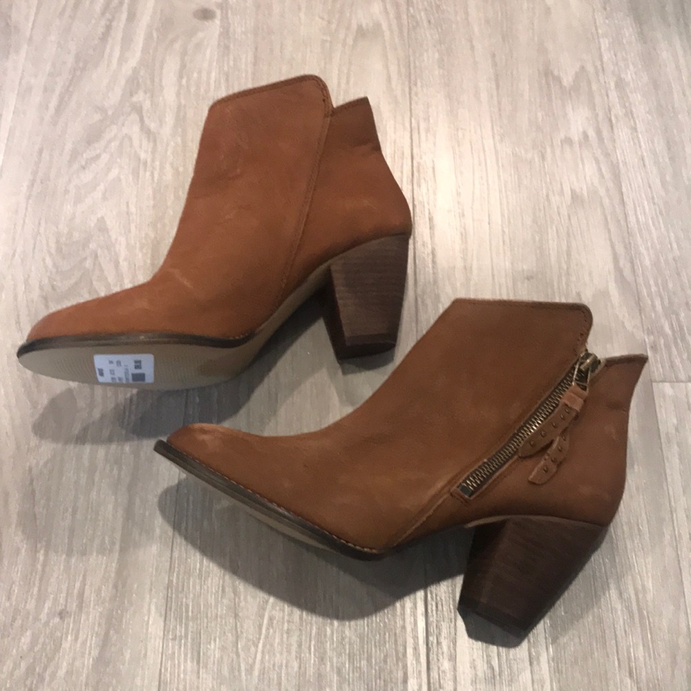 NWT Steve Madden Whysper Bootie in Cognac Size 8